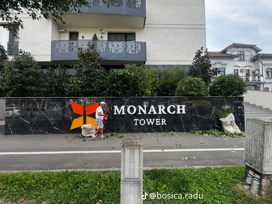Întreținere spații verzi comerciale, Monarch Tower Timișoara